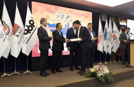 دریافت تندیس تامین کننده برتر توسط شرکت فروسیلیس غرب پارس در دومین جشنواره ملی فولاد ایران